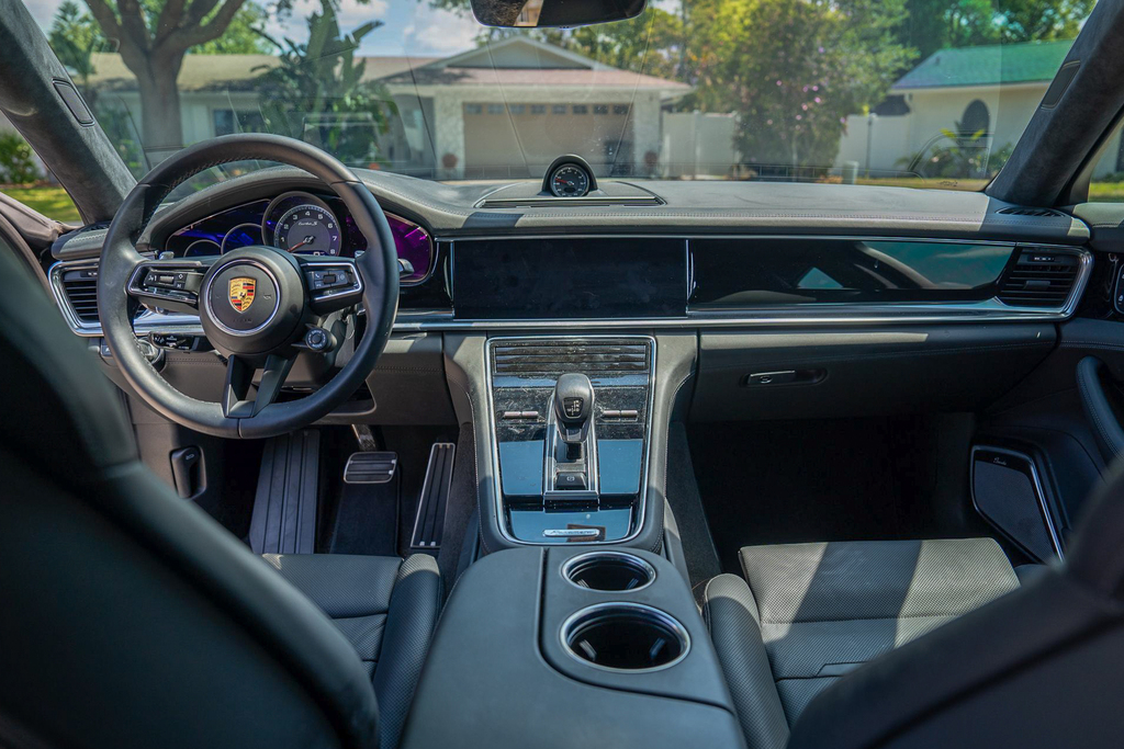 2022 Porsche Panamera - Interior Photo