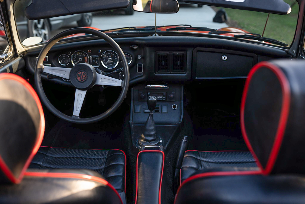 1974 MG MGB - Interior Photo