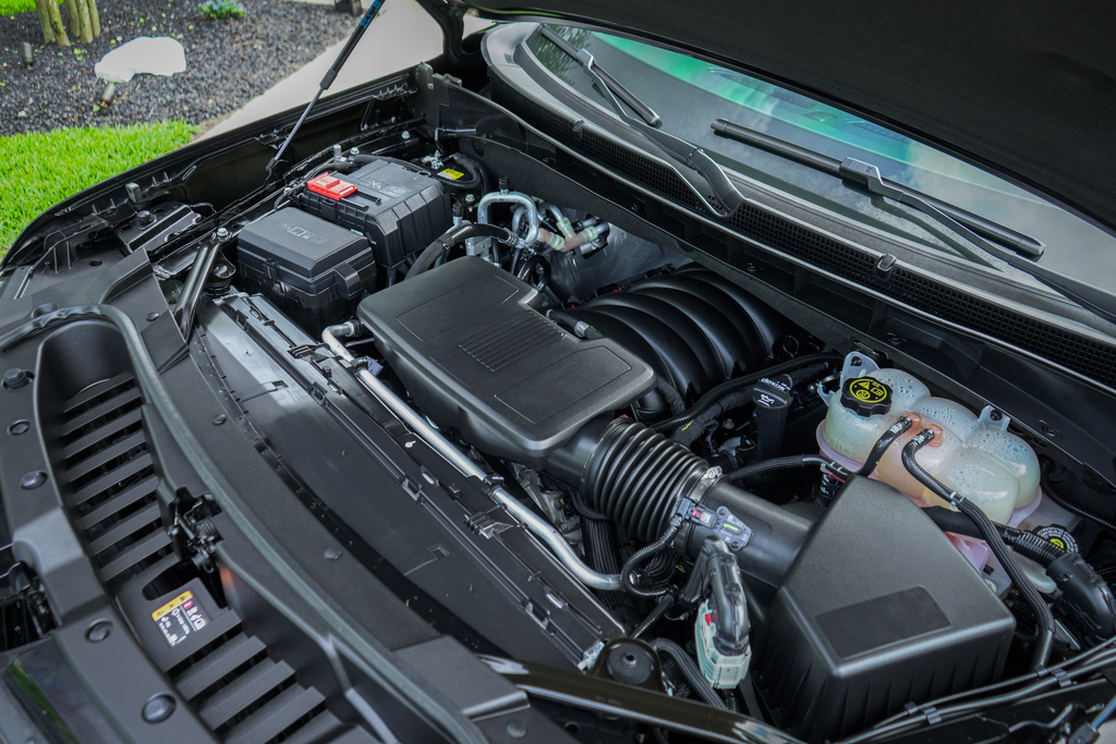 2022 Cadillac Escalade ESV - Engine Photo