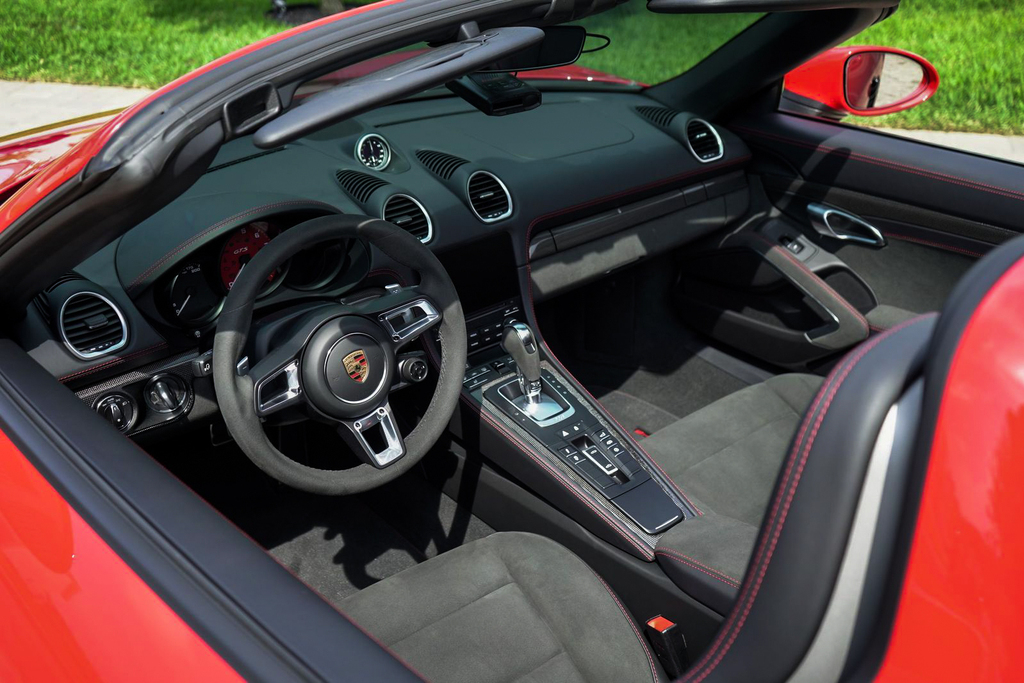 2023 Porsche 718 Boxster - Engine Photo