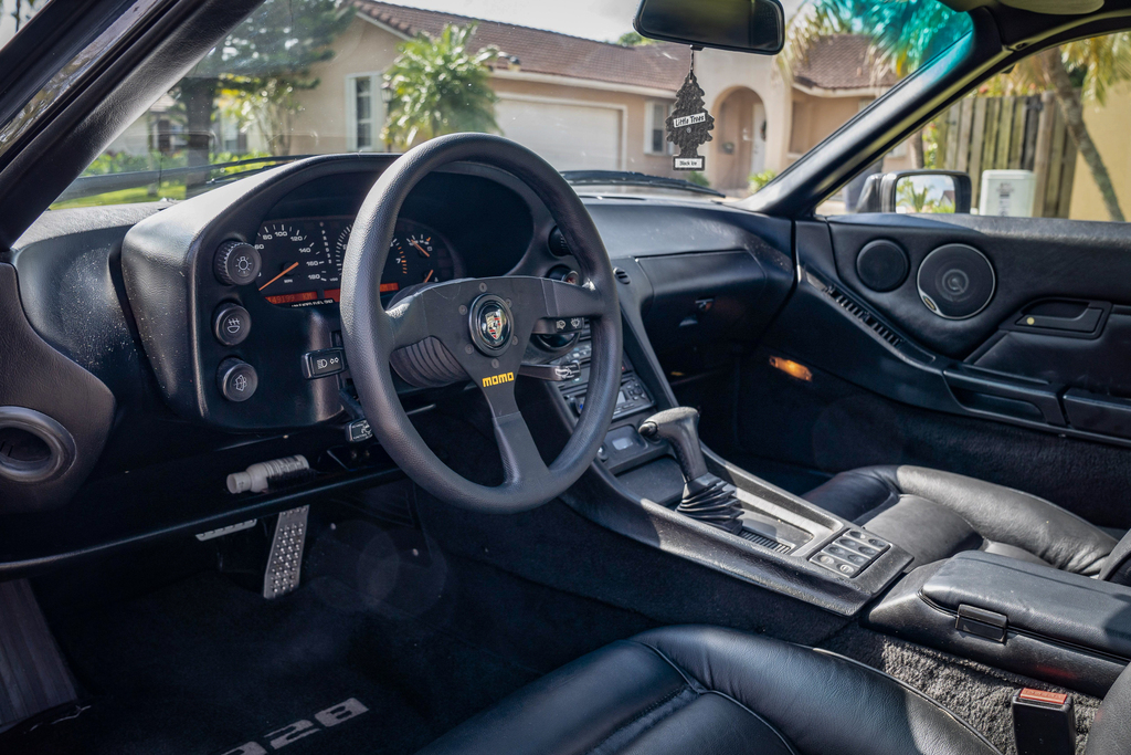 1989 Porsche 928 - Interior Photo