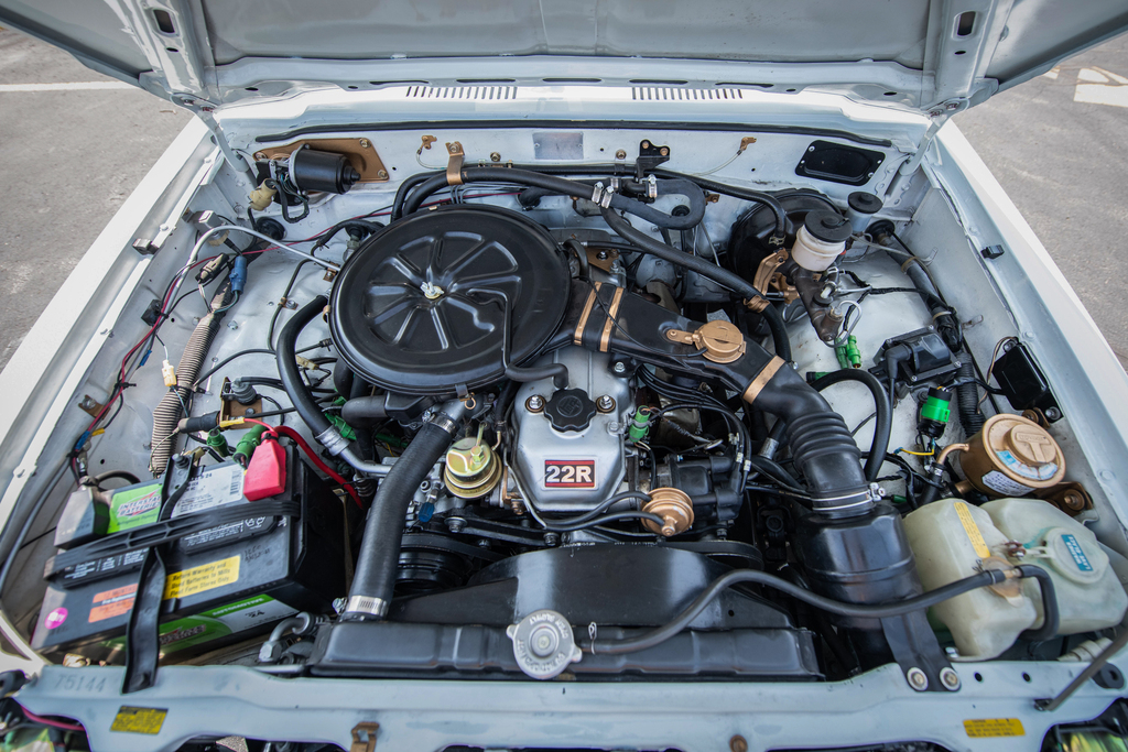 1983 Toyota Pick-Up - Engine Photo