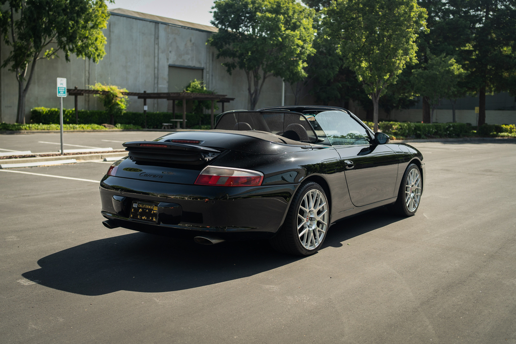2003 Porsche 911 Carrera - Engine Photo