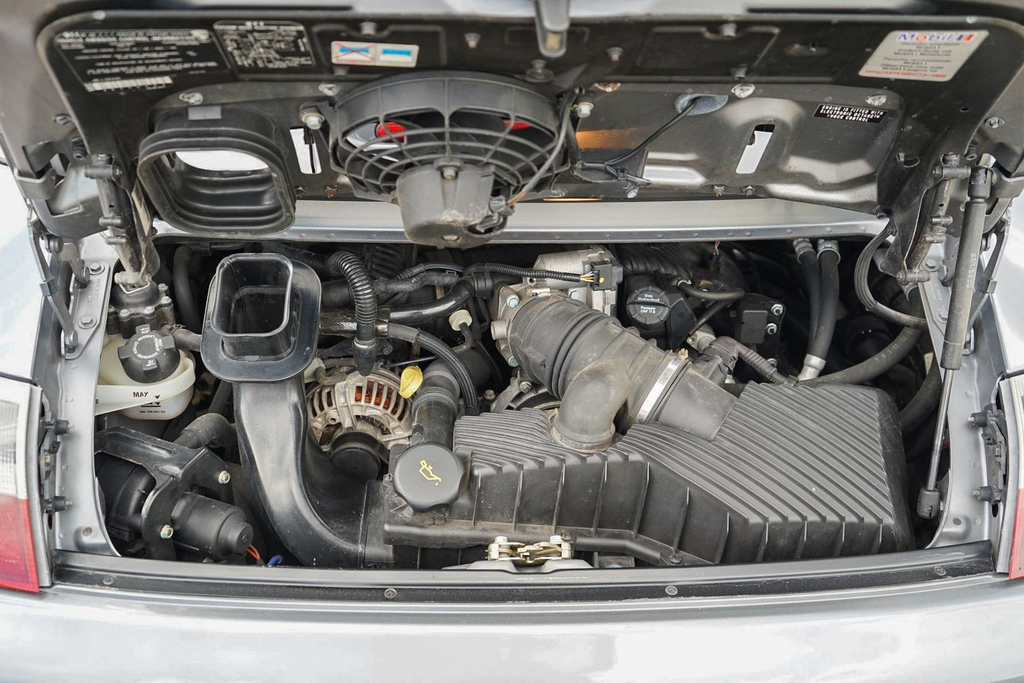 2003 Porsche 911 Carrera - Engine Photo