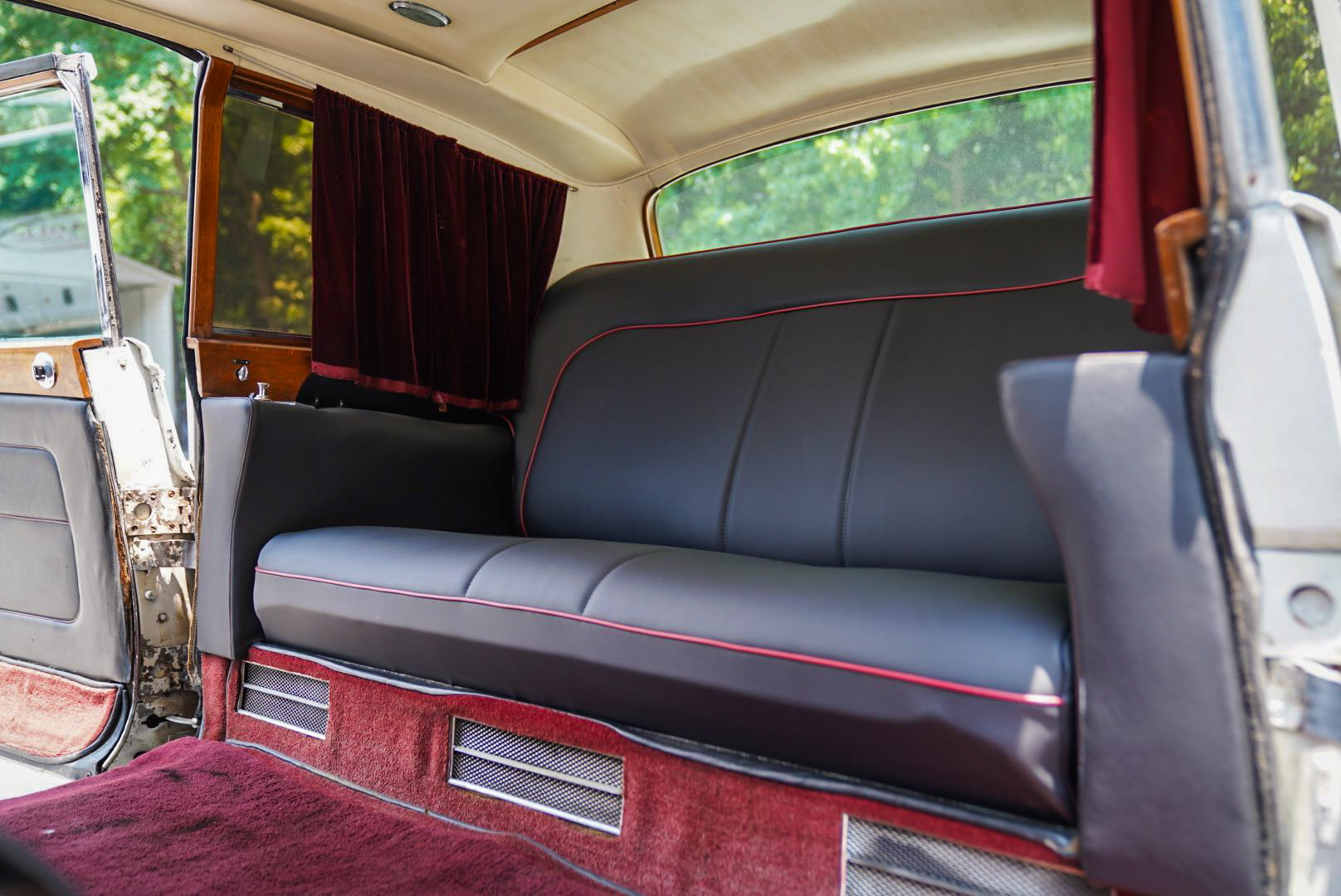 1961 Rolls Royce Phantom V - Interior Photo