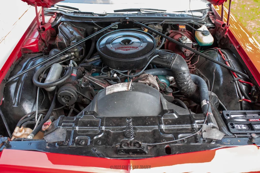 1975 Oldsmobile Delta 88 - Engine Photo