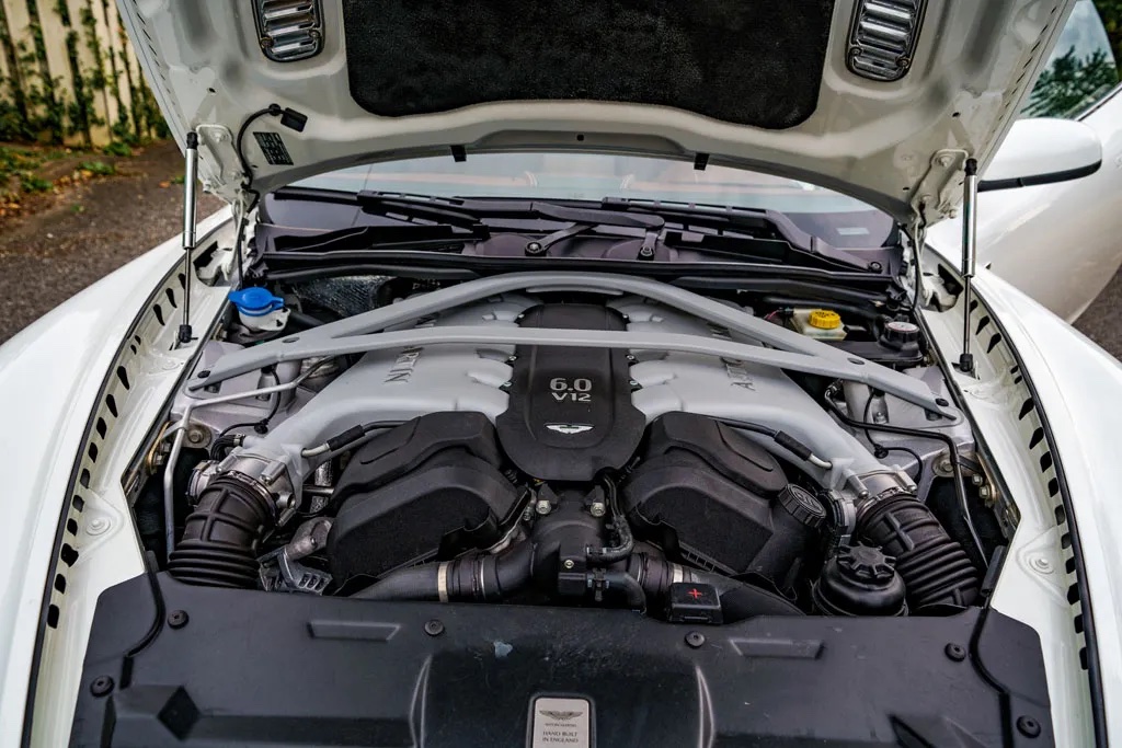 2015 Aston Martin DB9 - Engine Photo