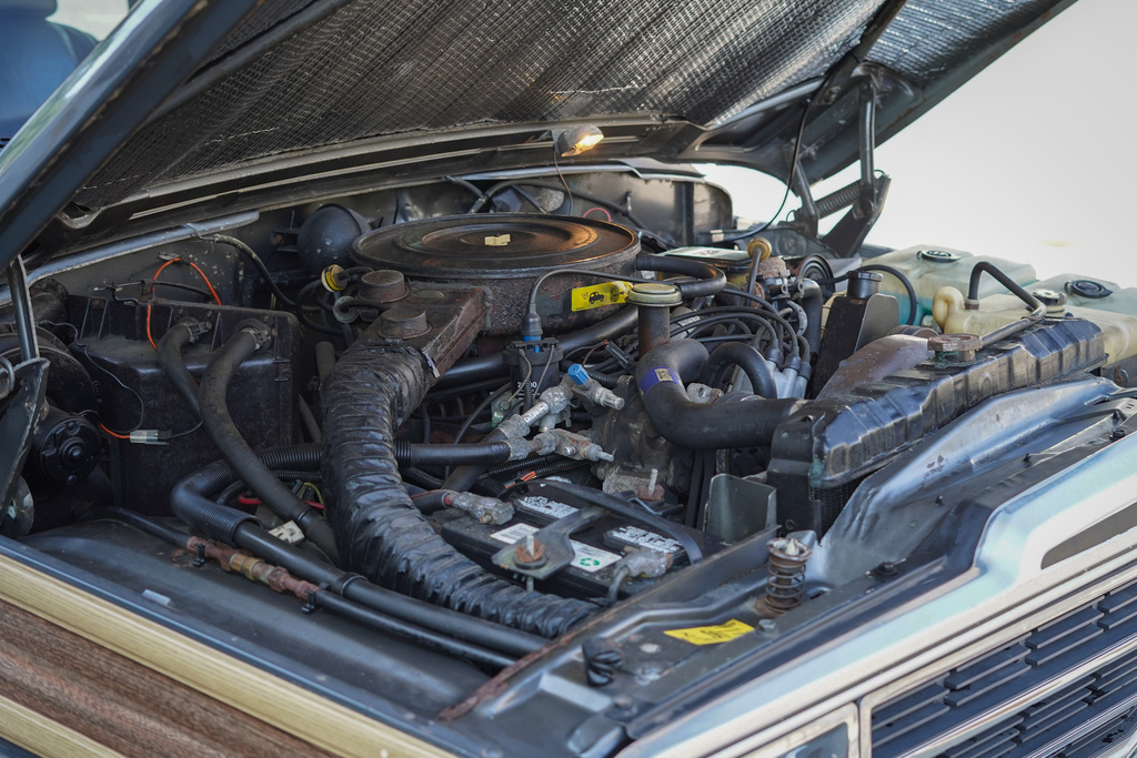 1989 Jeep Grand Wagoneer - Engine Photo