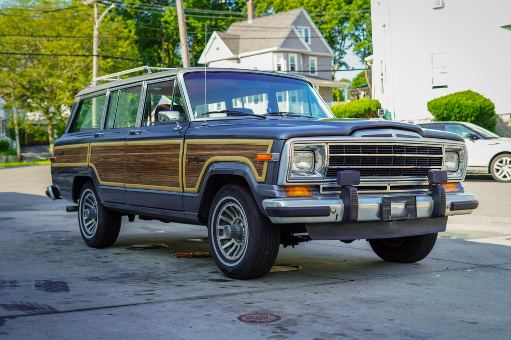 1989 Jeep Grand Wagoneer - Overview Photo