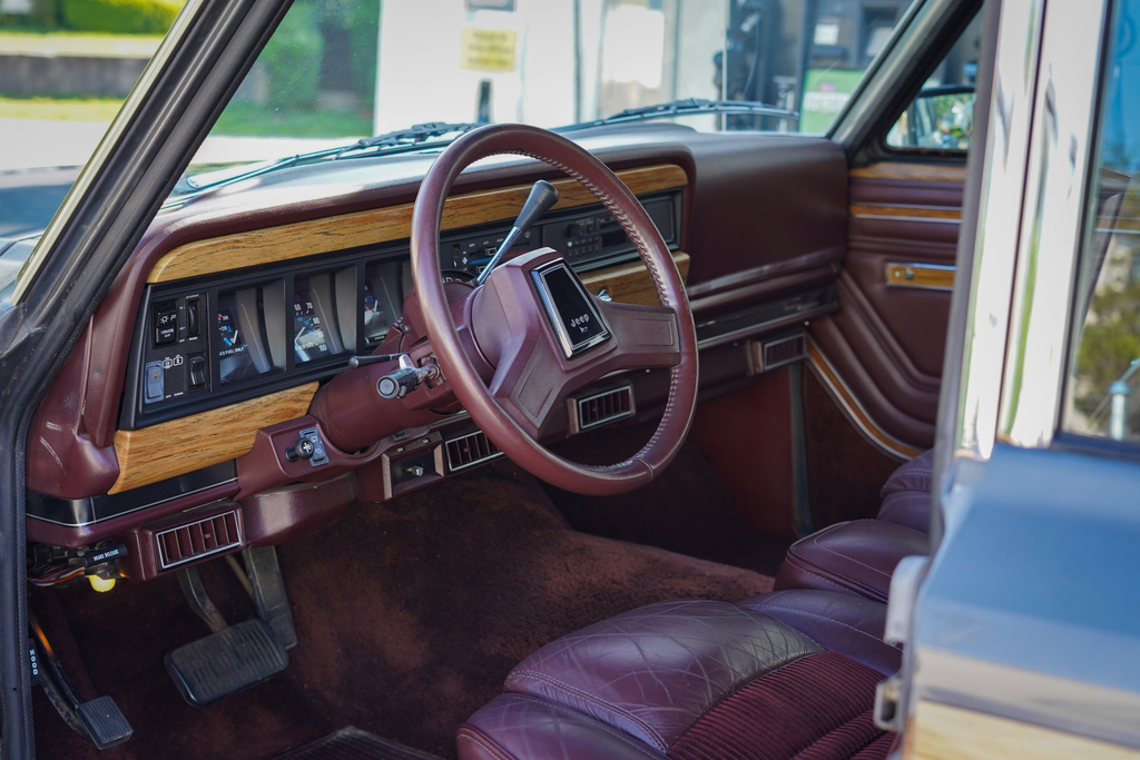1989 Jeep Grand Wagoneer - Interior Photo