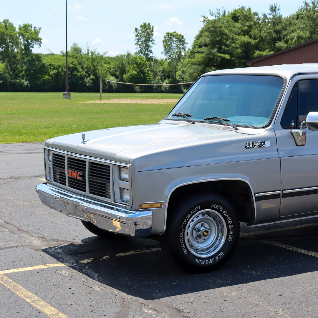 1985 GMC C1500 Suburban - Engine Photo