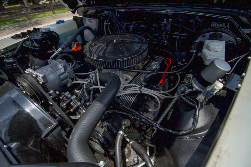 1985 Land Rover Defender 110 - Engine Photo
