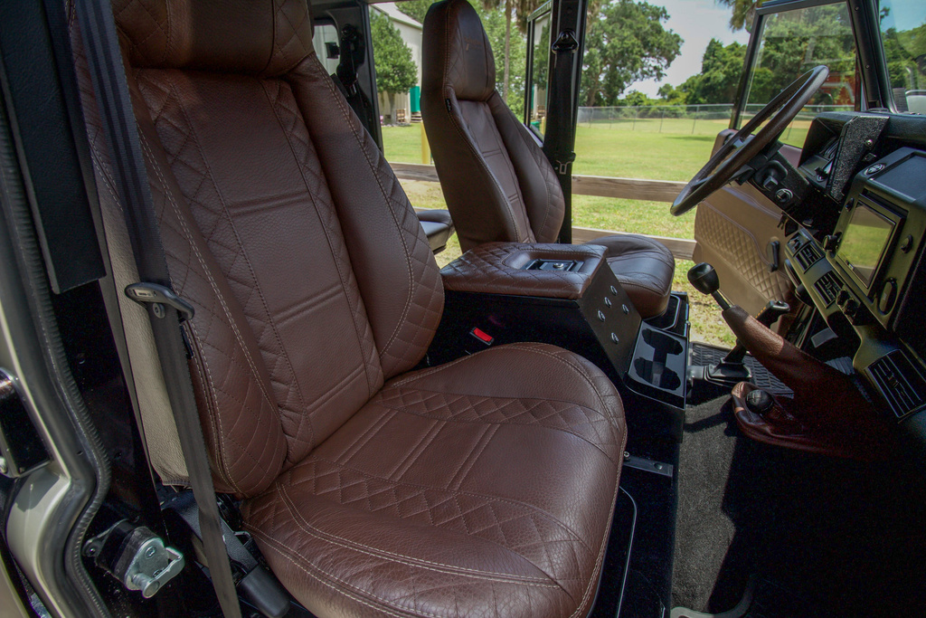 1985 Land Rover Defender 110 - Interior Photo