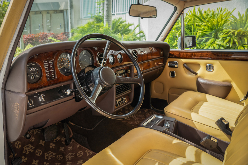 1979 Rolls-Royce Silver Wraith II - Interior Photo