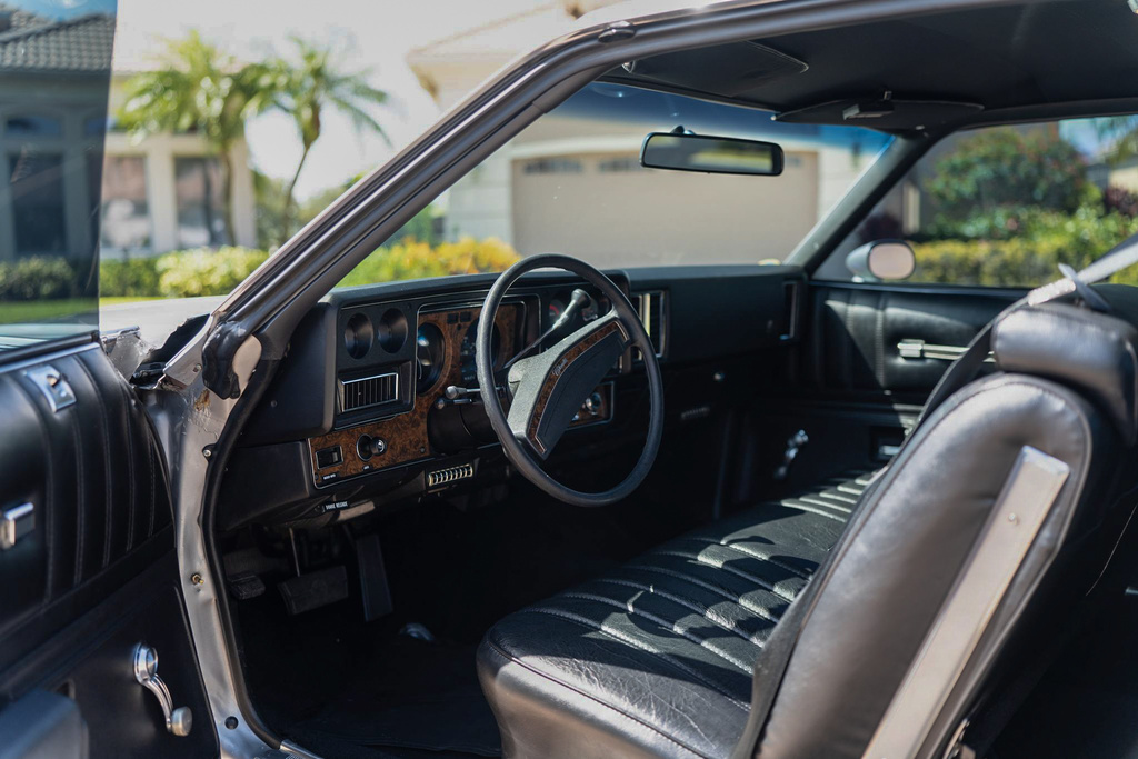 1975 Chevrolet Monte Carlo - Interior Photo