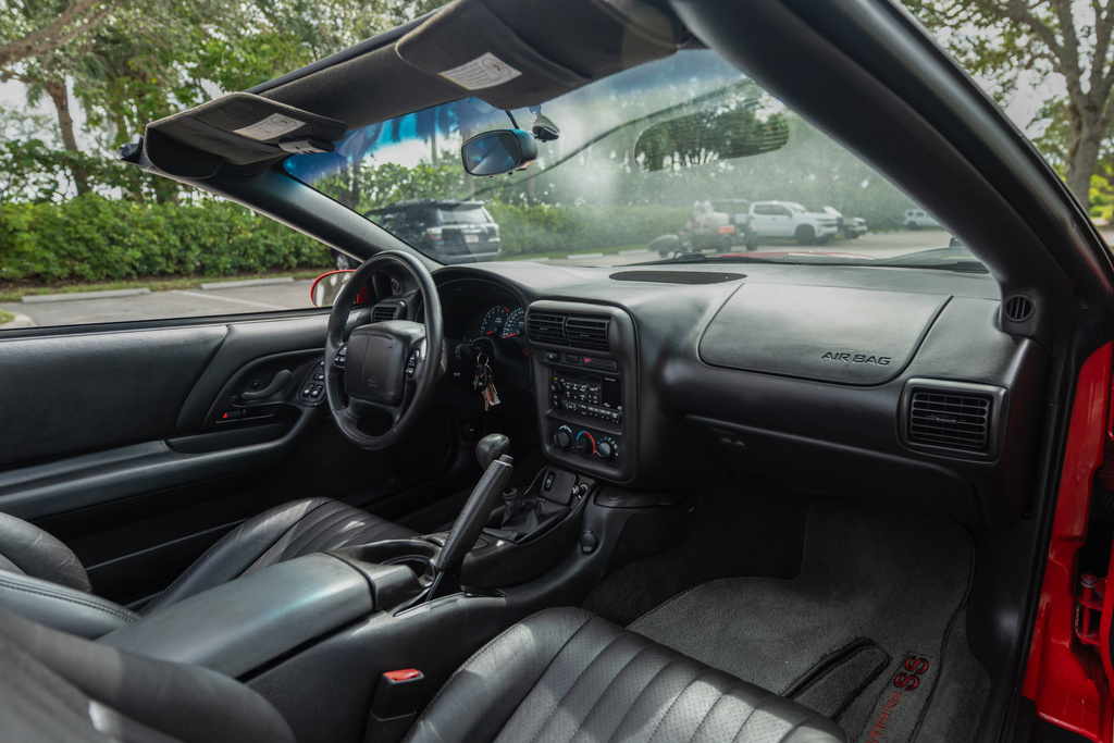 2002 Chevrolet Camaro - Interior Photo
