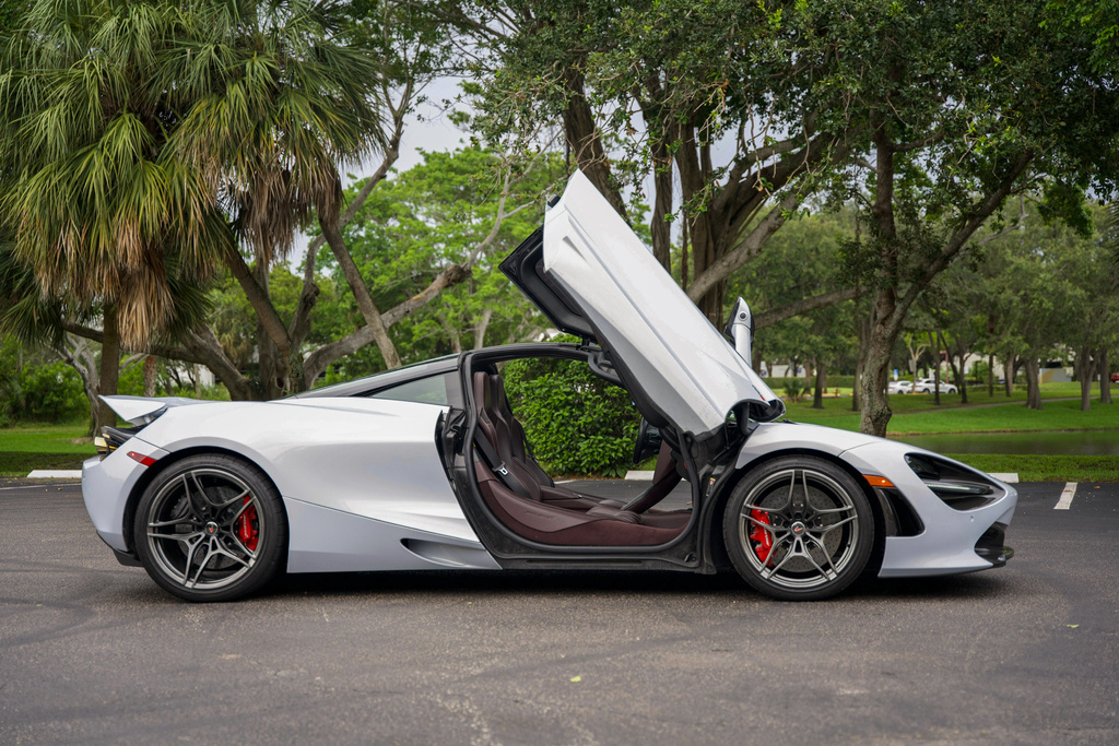 2018 McLaren 720S - Engine Photo