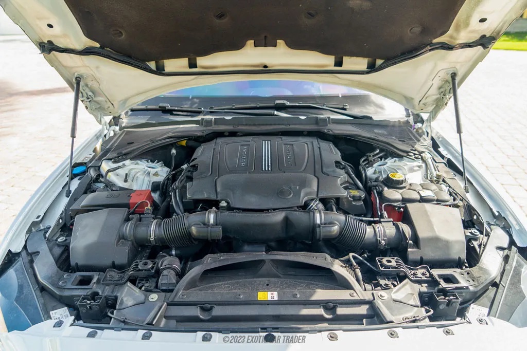 2018 Jaguar XE - Engine Photo