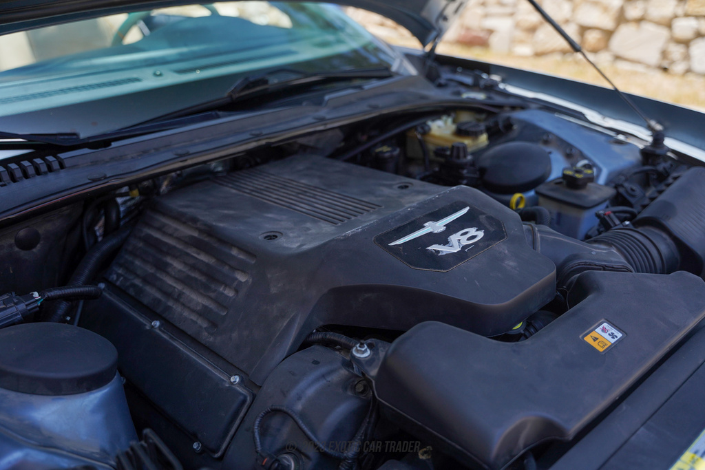 2005 Ford Thunderbird - Engine Photo