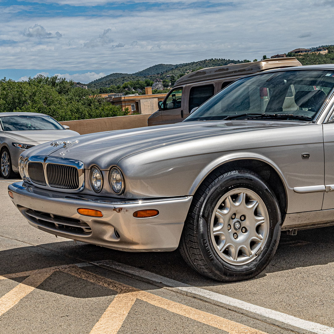 2000 Jaguar XJ8 - Engine Photo