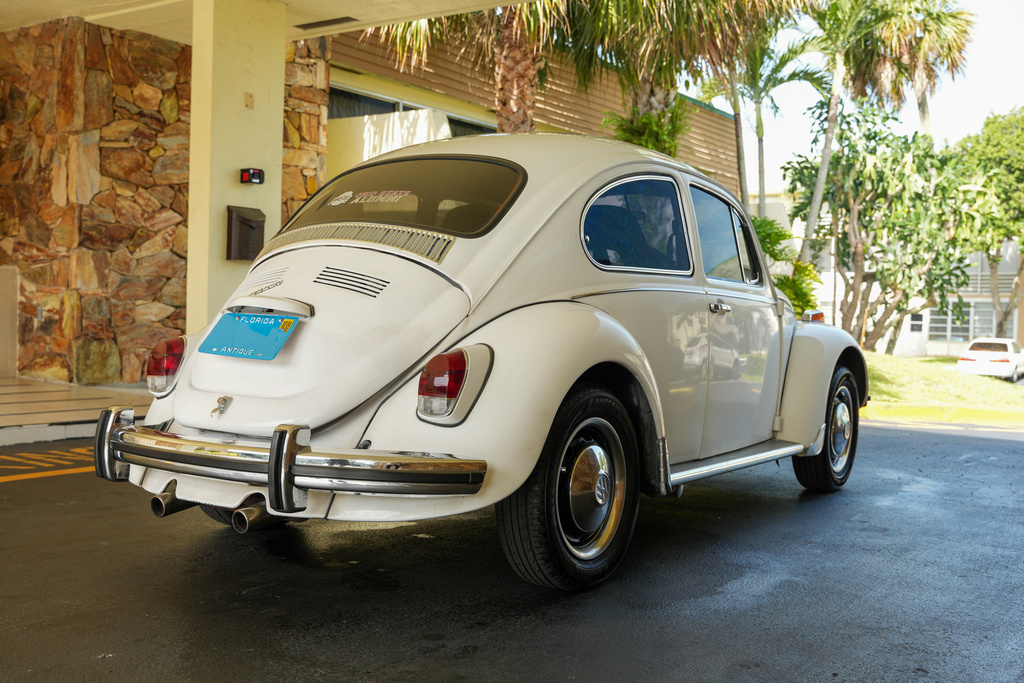 1970 Volkswagen Beetle - Interior Photo