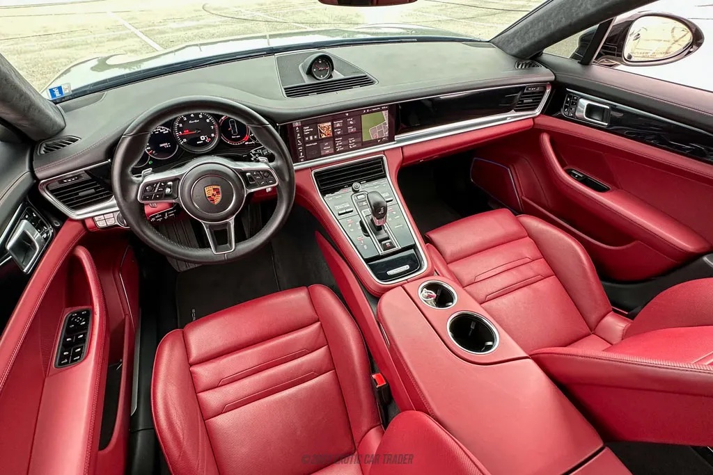 2018 Porsche Panamera - Interior Photo