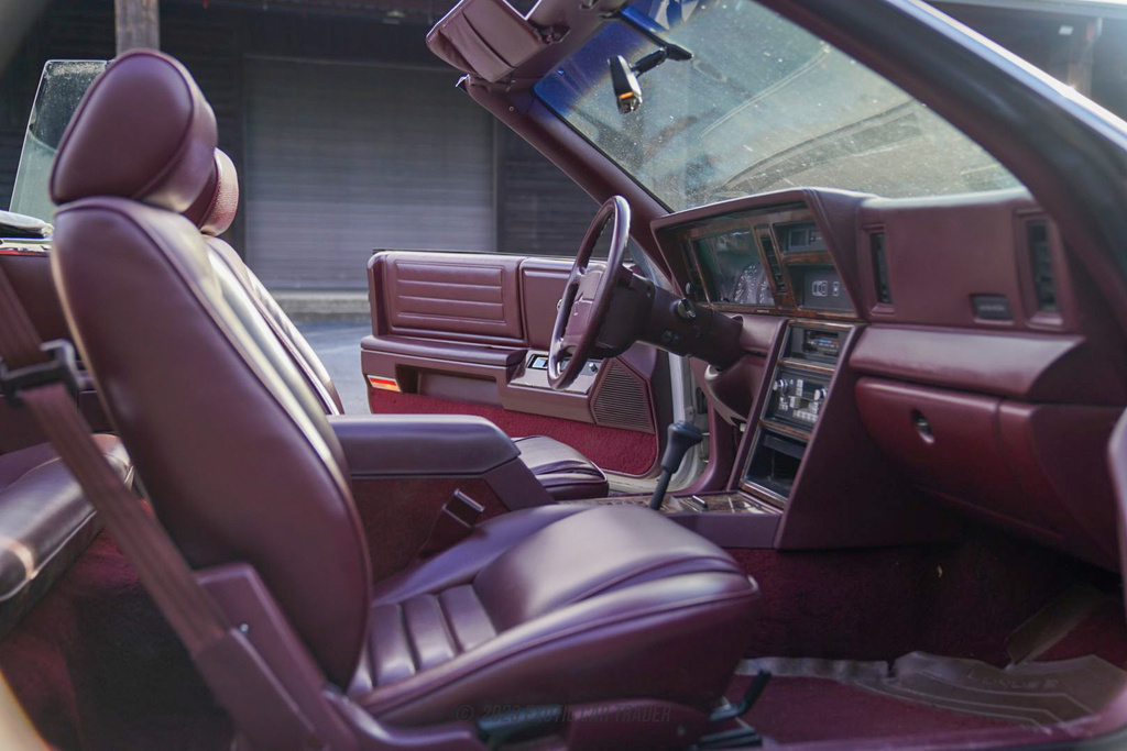 1989 Chrysler LeBaron - Interior Photo
