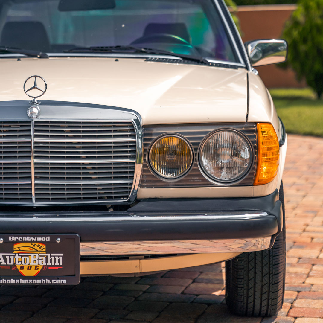 1983 Mercedes-Benz 300CD - Engine Photo