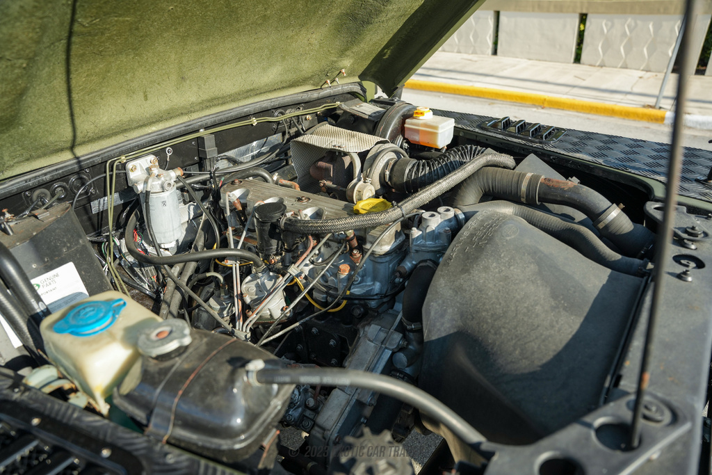1990 Land Rover Defender  - Engine Photo