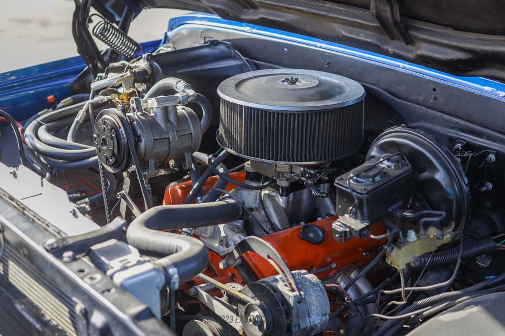 1971 Chevrolet Blazer - Engine Photo
