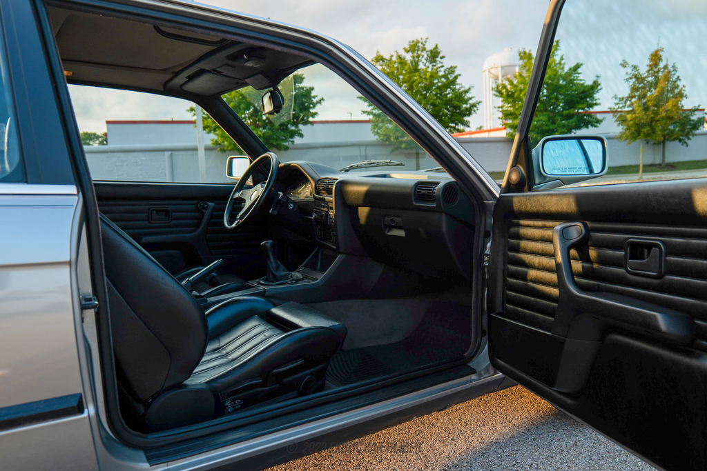 1989 BMW 325iS - Interior Photo
