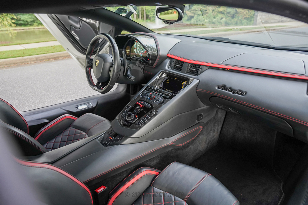 2017 Lamborghini Aventador - Interior Photo