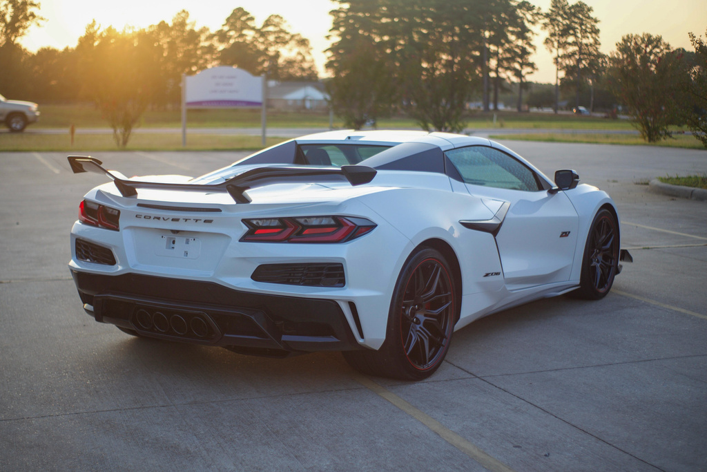 2023 Chevrolet Corvette - Engine Photo