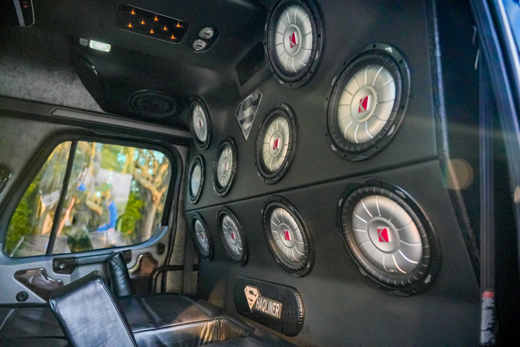 2008 Freightliner Sport Chassis  - Interior Photo