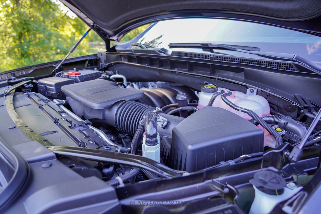 2023 Cadillac Escalade - Engine Photo