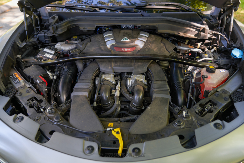 2019 Alfa Romeo Stelvio - Engine Photo
