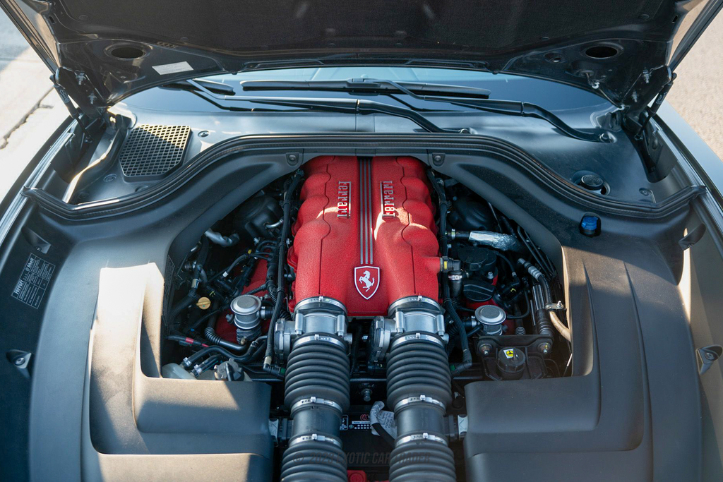 2010 Ferrari California - Engine Photo