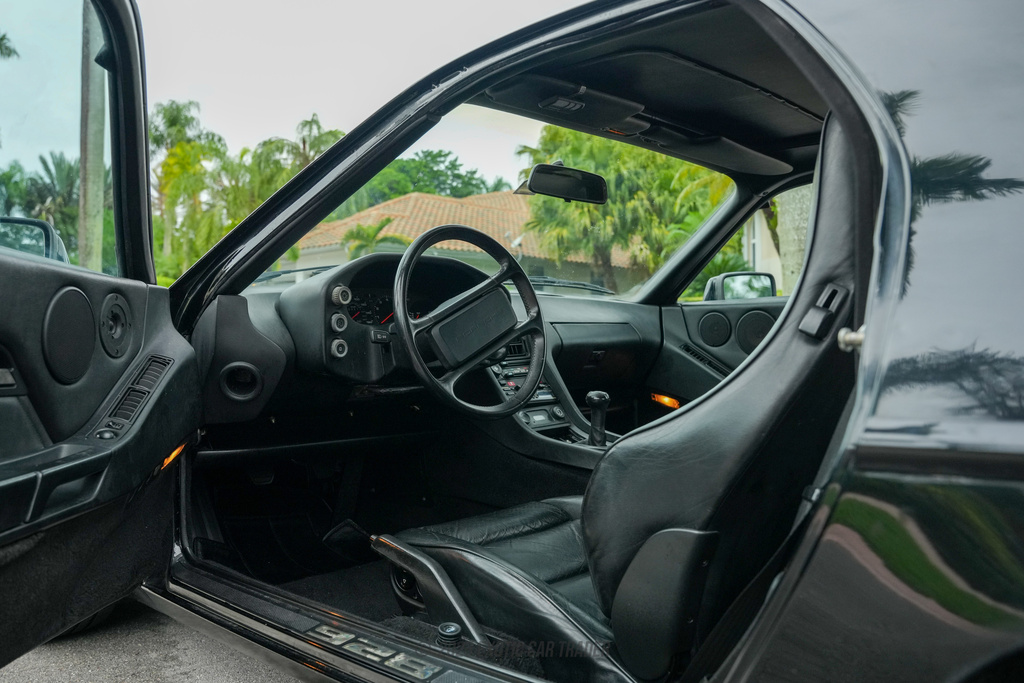 1986 Porsche 928 S - Interior Photo