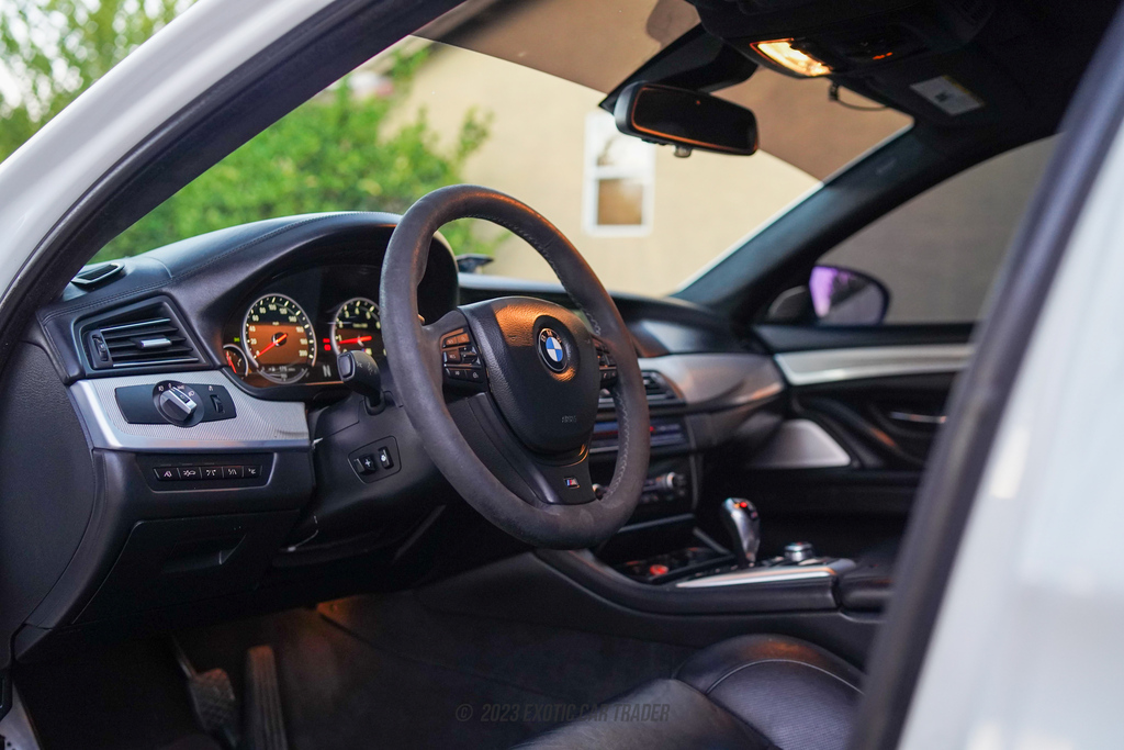2013 BMW M5 - Interior Photo