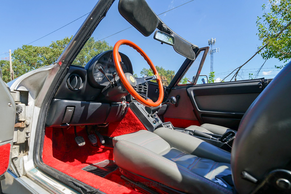 1987 Alfa Romeo Spider - Interior Photo