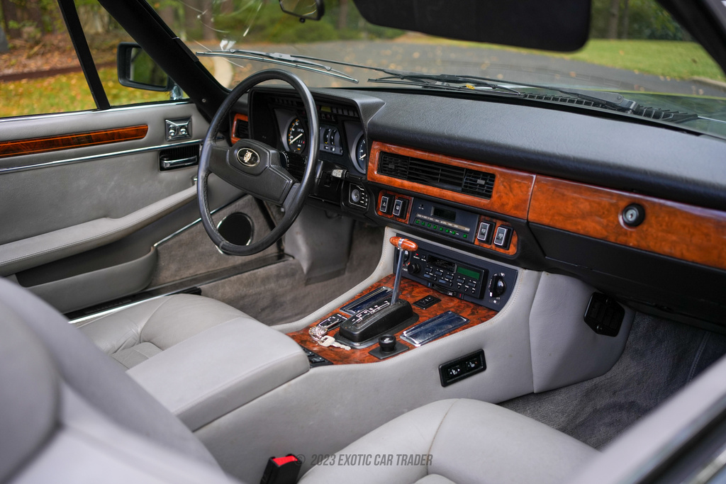 1988 Jaguar XJ - Interior Photo