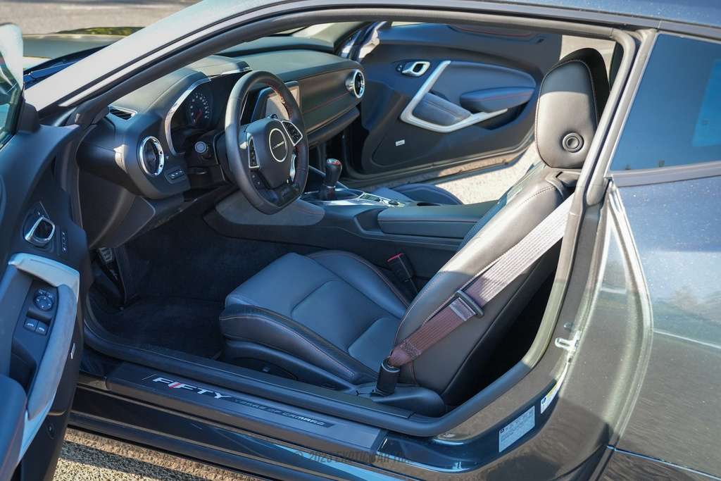 2017 Chevrolet Camaro - Interior Photo