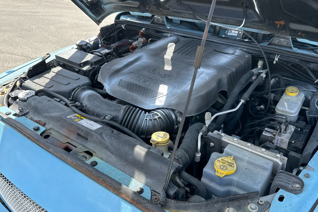 2016 Jeep Wrangler - Engine Photo