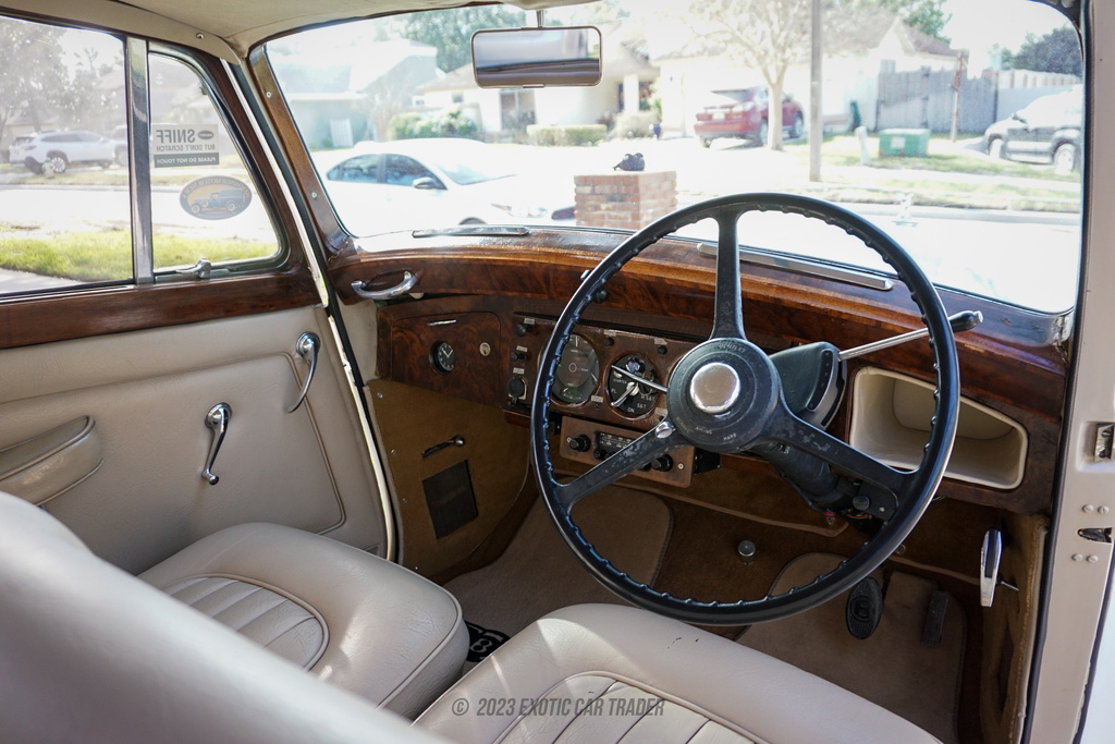 1954 Bentley R-Type - Interior Photo