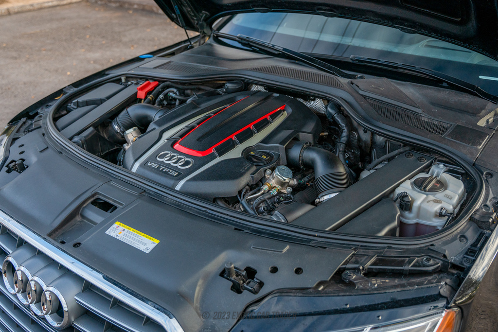 2015 Audi S8 - Engine Photo
