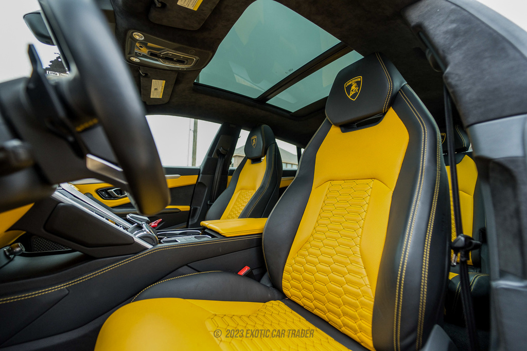 2020 Lamborghini Urus - Interior Photo