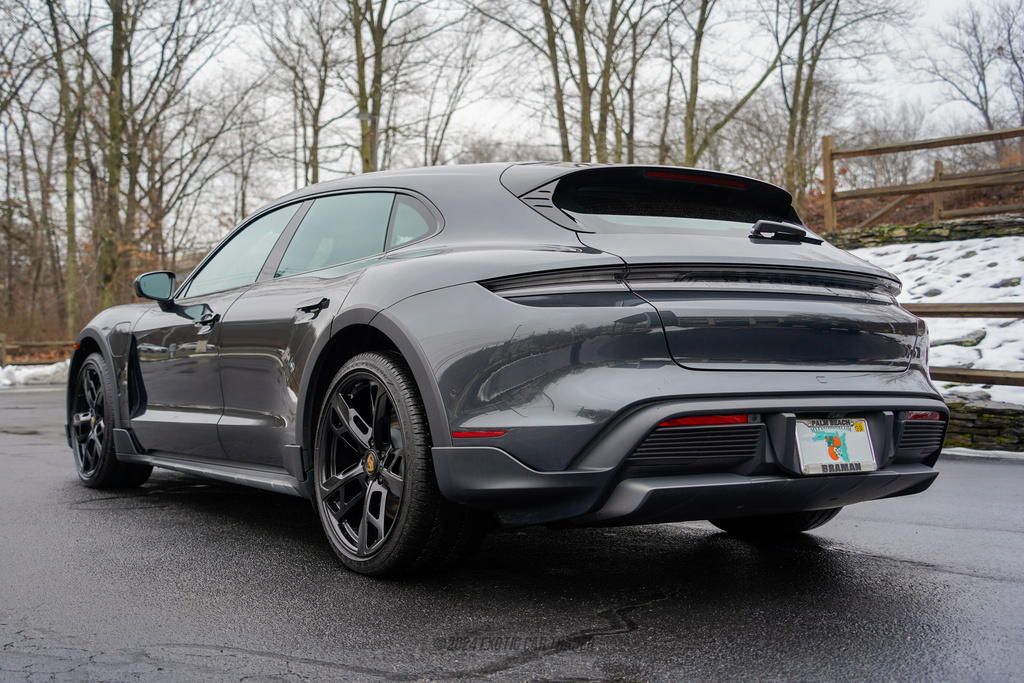 2022 Porsche Taycan - Engine Photo