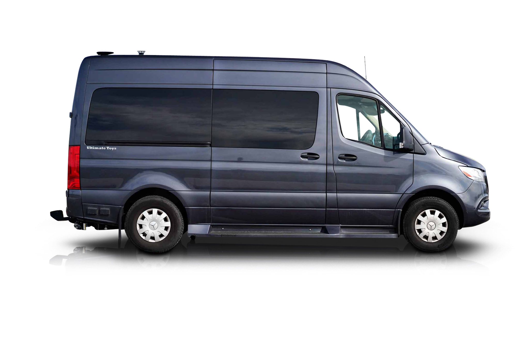 An incredible side shot photo of aMercedes-Benz Sprinter 2500 that you should buy.
