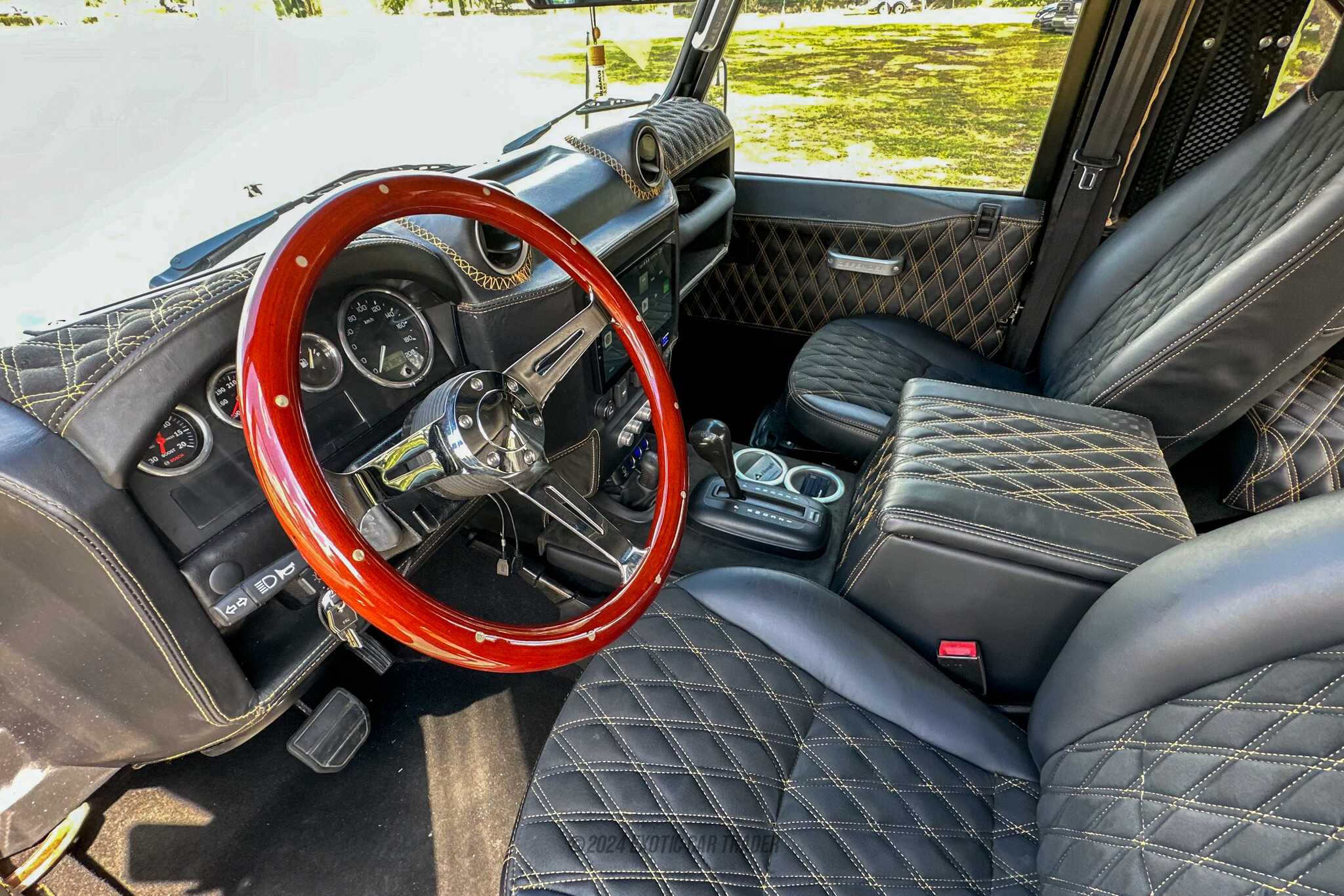 1986 Land Rover Defender - Interior Photo