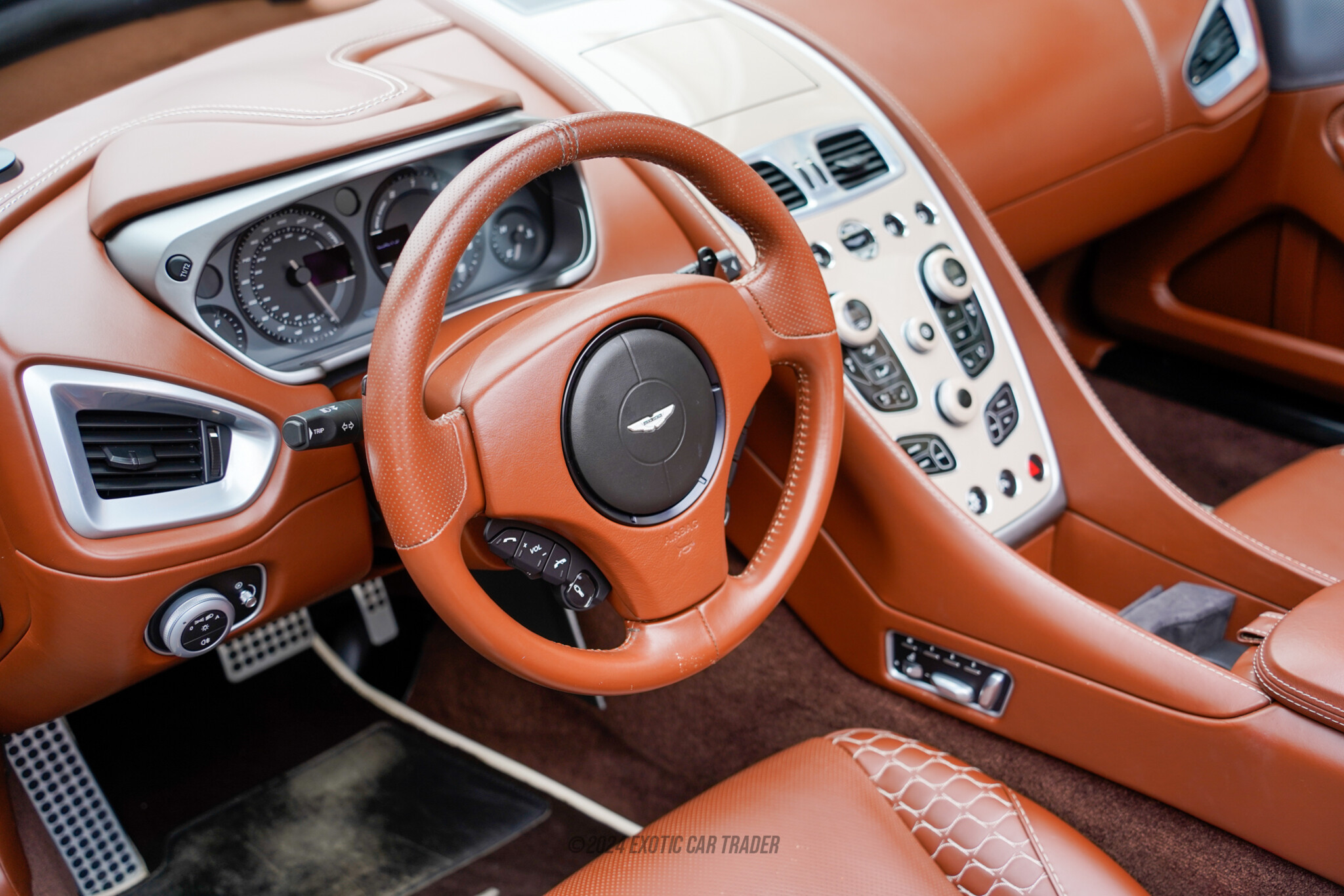 2015 Aston Martin Vanquish - Interior Photo